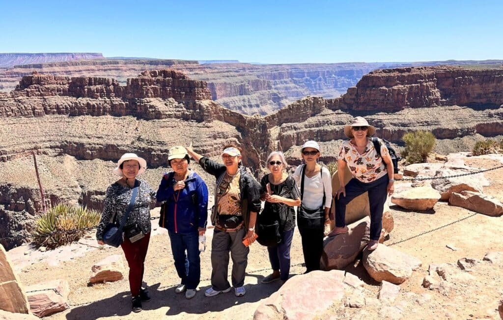 Grupo de pessoas no Grand Canyon West