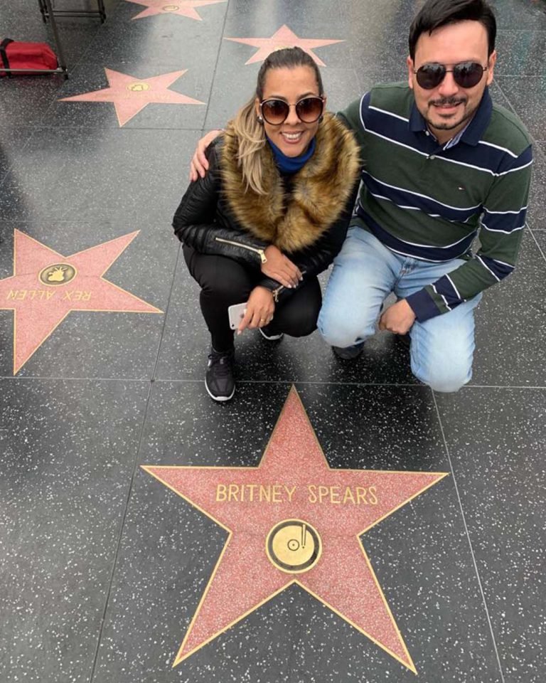 Casal na calçada da fama